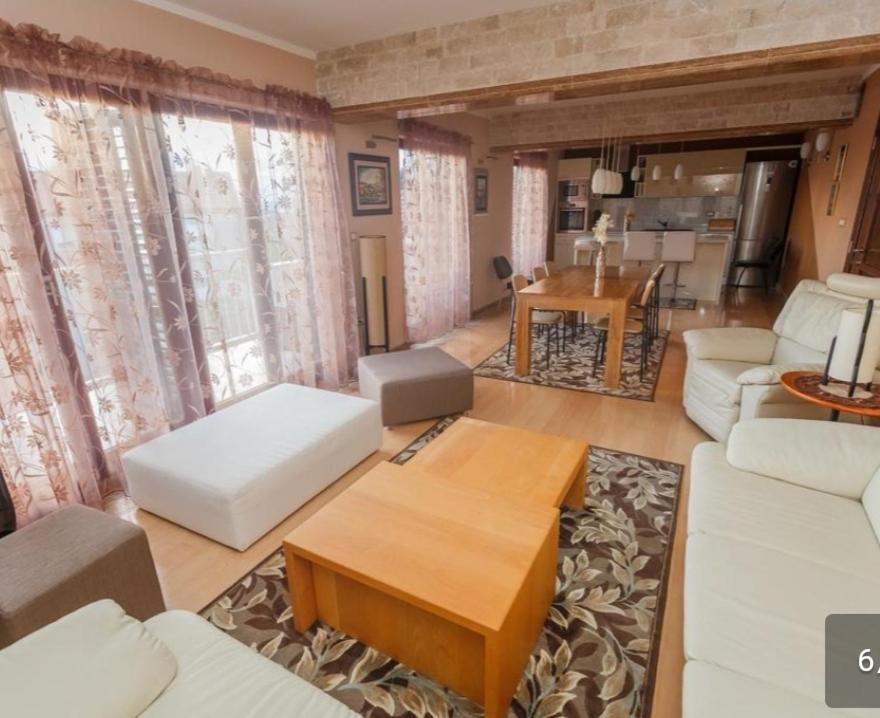 Zane Apartment *